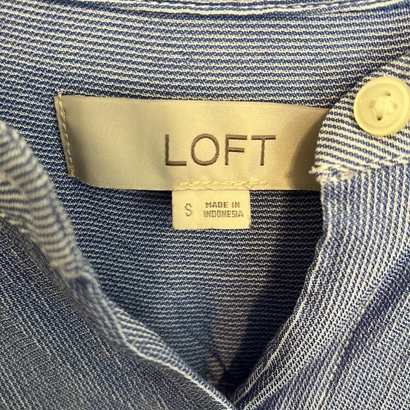LOFT Button Up Cap Sleeve Blue Top - Picture 3 of 4